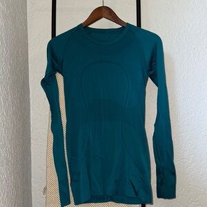 Lululemon long sleeve swiftly
